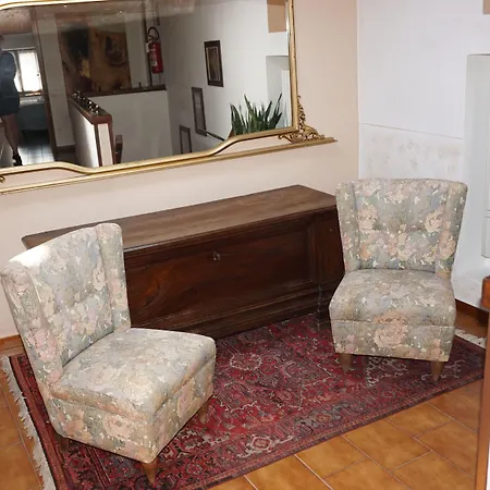 Boutique Corte Malaspina 2* Кастельнуово-дель-Гарда