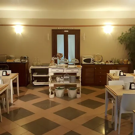 Boutique Corte Malaspina 2* Кастельнуово-дель-Гарда