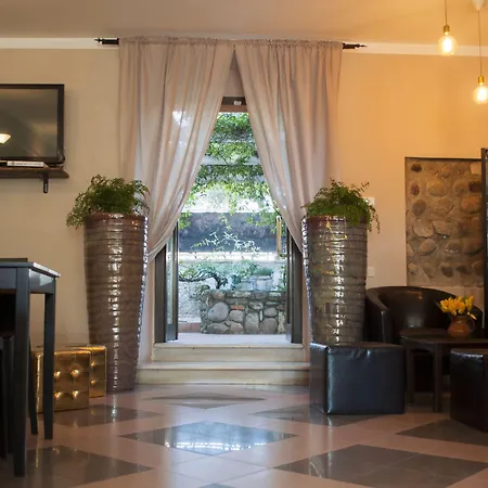 Отель Boutique Corte Malaspina Кастельнуово-дель-Гарда
