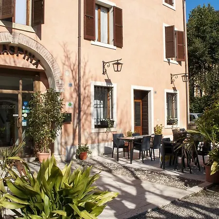 Boutique Corte Malaspina Отель Кастельнуово-дель-Гарда