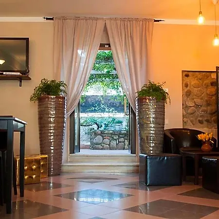 Boutique Corte Malaspina 2* קסטלנואובו דל גארדה
